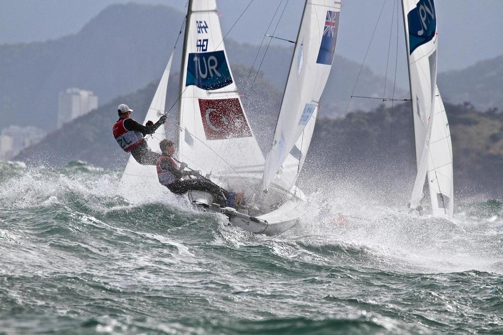 Paul Snow-Hansen and Dan Willcox sailing in 3-4 metre swells and 25kt winds on Day 4 of the 2016 Summer Olympics © Richard Gladwell www.photosport.co.nz